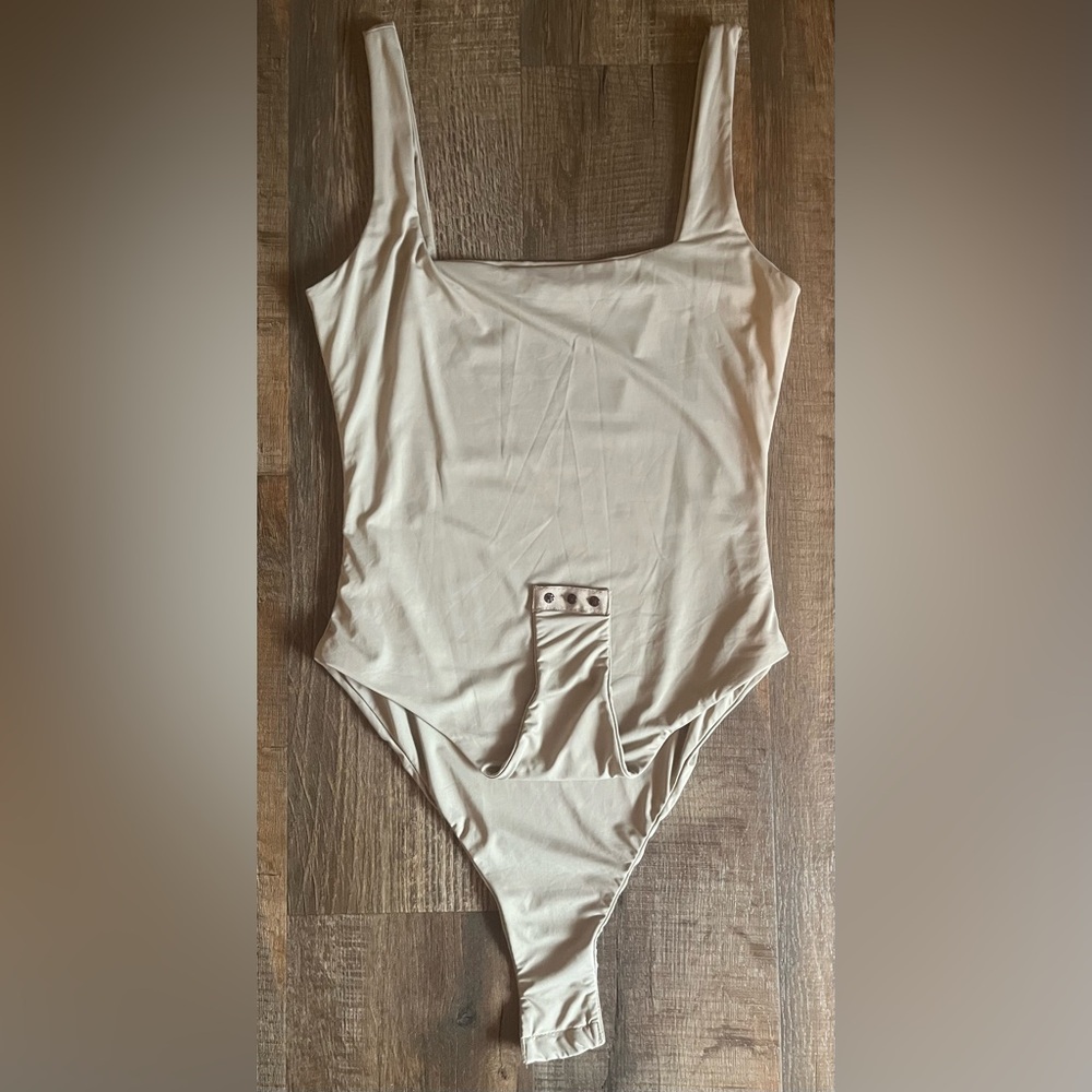SHEIN Tan Sleeveless Bodysuit. Excellent condition. Women’s Size Small - Picture 3 of 10